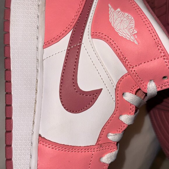 Nike Air Jordan 1 Mid Valentine's Day Size 7Y/8.5 Women's Pristine Condition - Picture 4 of 8